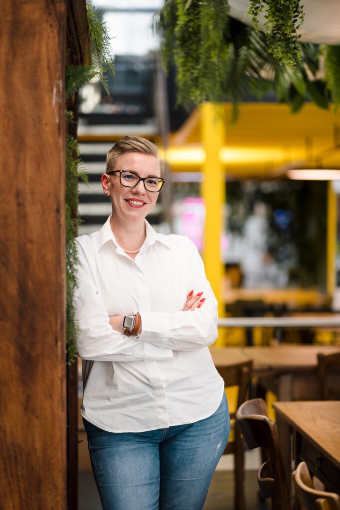 Personal Branding Fotoshooting Frau in Restaurant